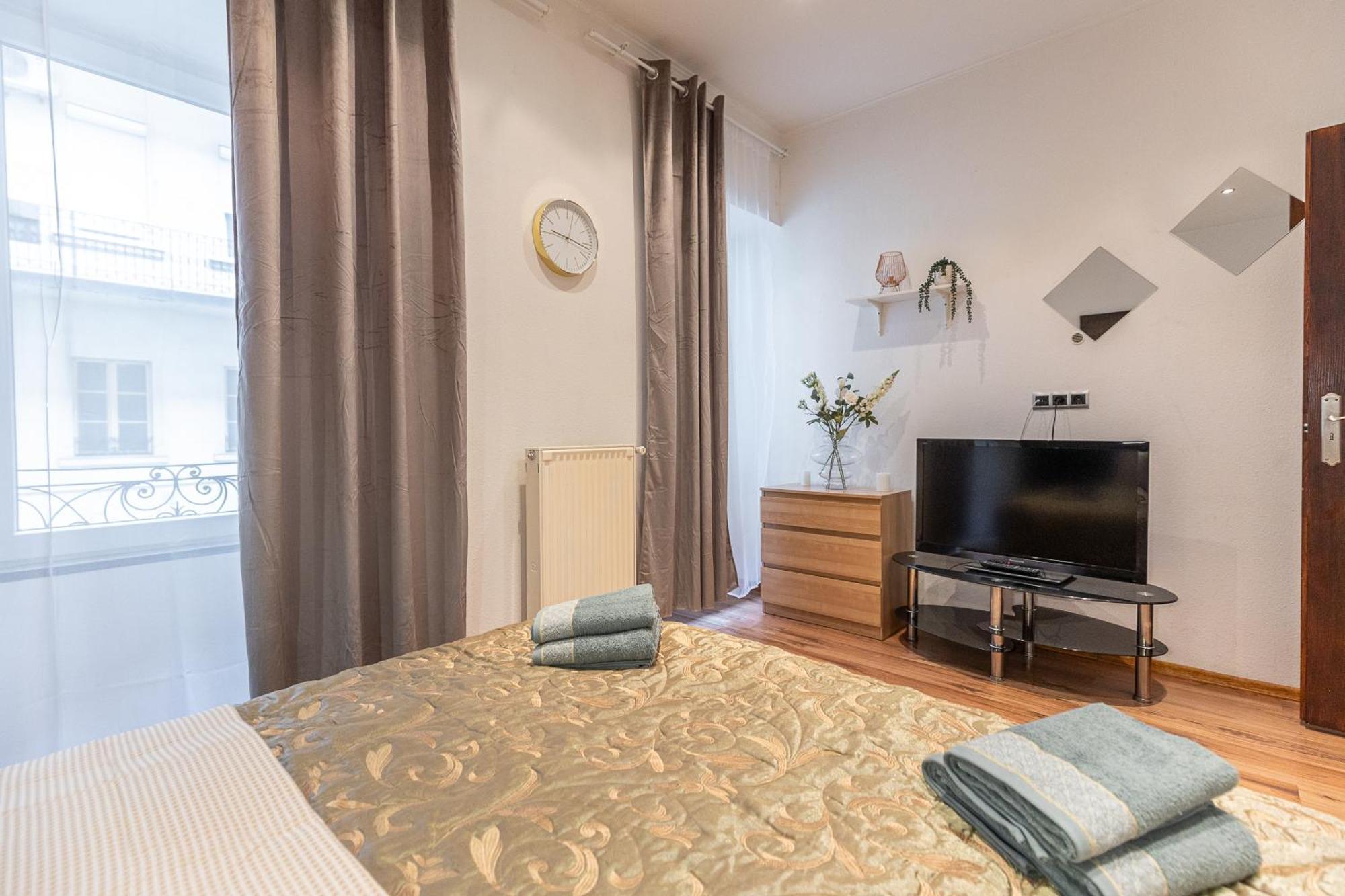 City Vibes Apartment - 3 Bdrms ブダペスト エクステリア 写真