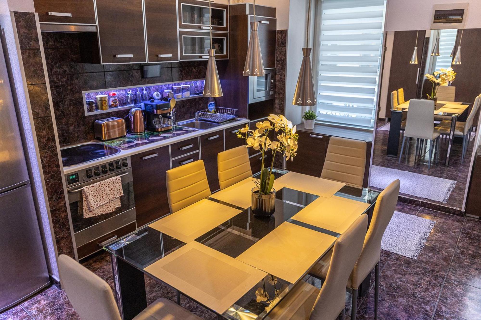 City Vibes Apartment - 3 Bdrms ブダペスト エクステリア 写真